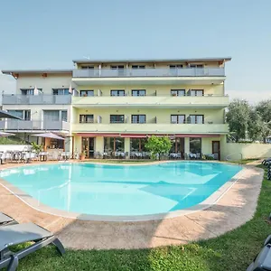 https://hotel-alessandra-garda.hotelinveneto.com